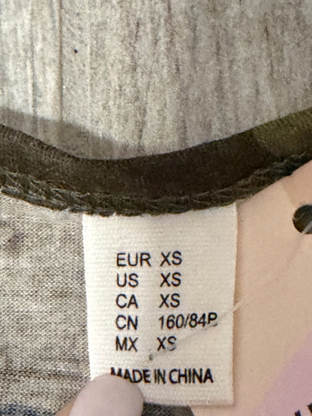 NWT! Women's WDirara Cropped Camo Shirt - XS - Picture 5 of 5
